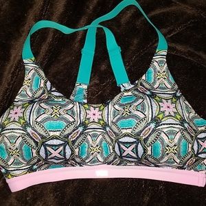 Victoria Secret sports bra size 36C EUC
